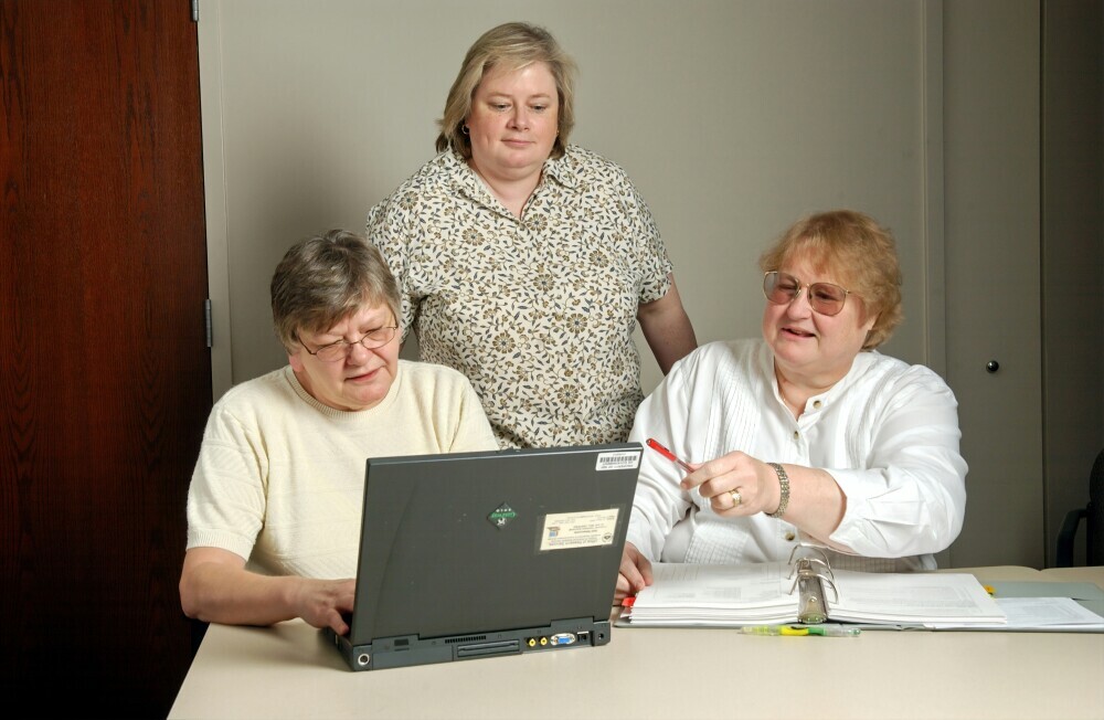 Choosing The Right Laptop For Seniors: What To Look For ?